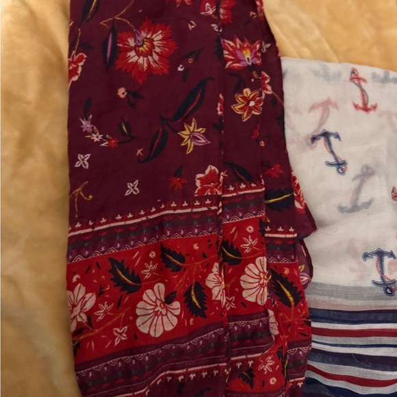 Assorted Patterned Scarves Collection - Picture 4 of 6